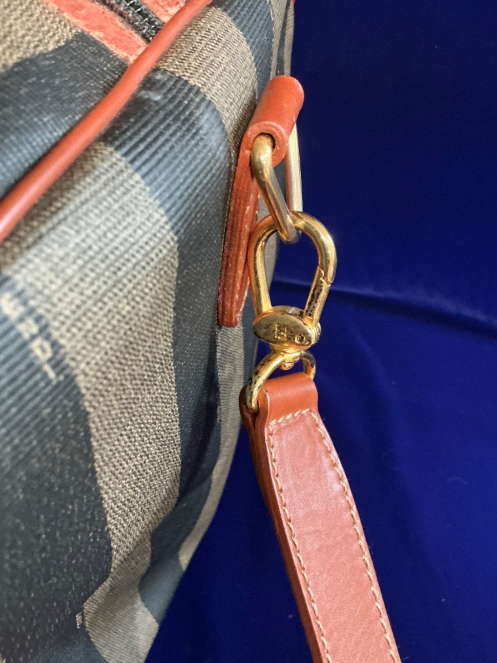 Vintage Authentic Fendi Pequin dufflel bag with shoulder strap - Picture 12 of 16